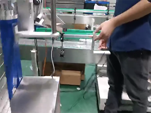 流水线贴标头